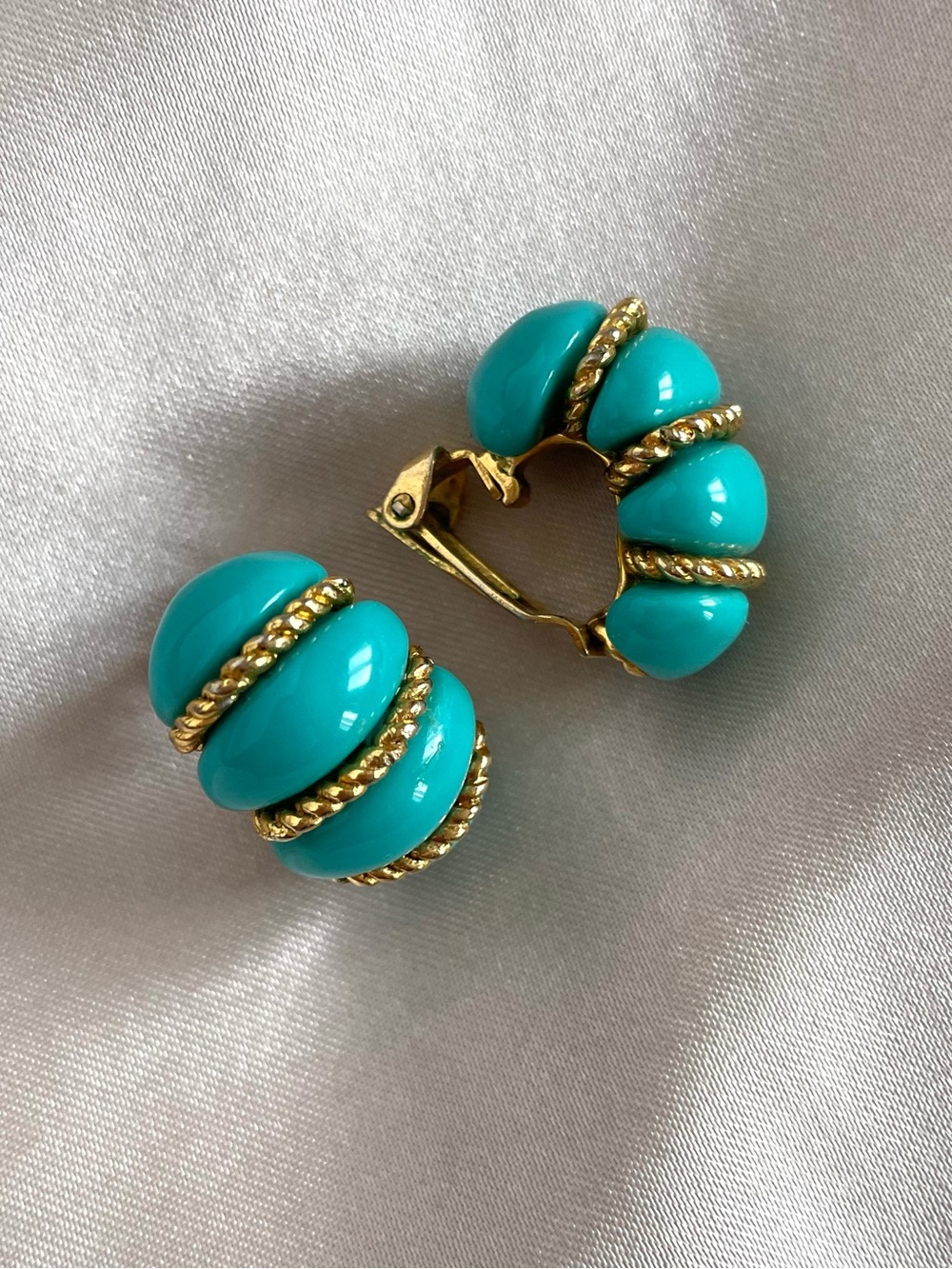 90s KJL Kenneth Jay Lane Gold Tone & Turquoise Clip-On Half Hoop Shrimp Earrings